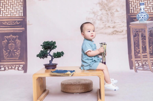 鸡西宝宝眼睛肿是什么原因